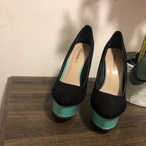 BRECKELLES Women shoes/pumps heels size 7.5